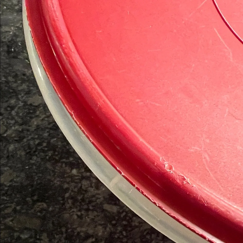 26 cup vintage Tupperware Red and White Mixing Bowl with Lid. Great condition